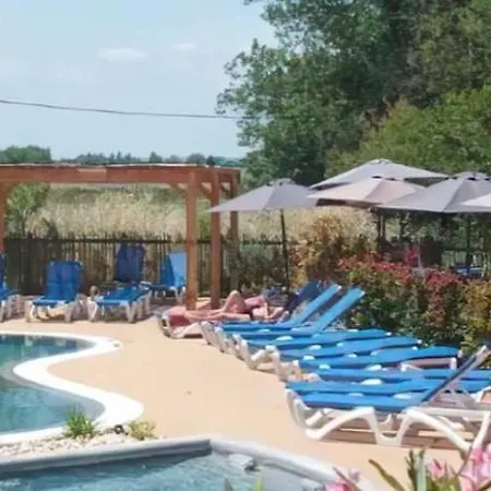 3 Etoiles - Piscine - Eeebcb Kamp alanı *